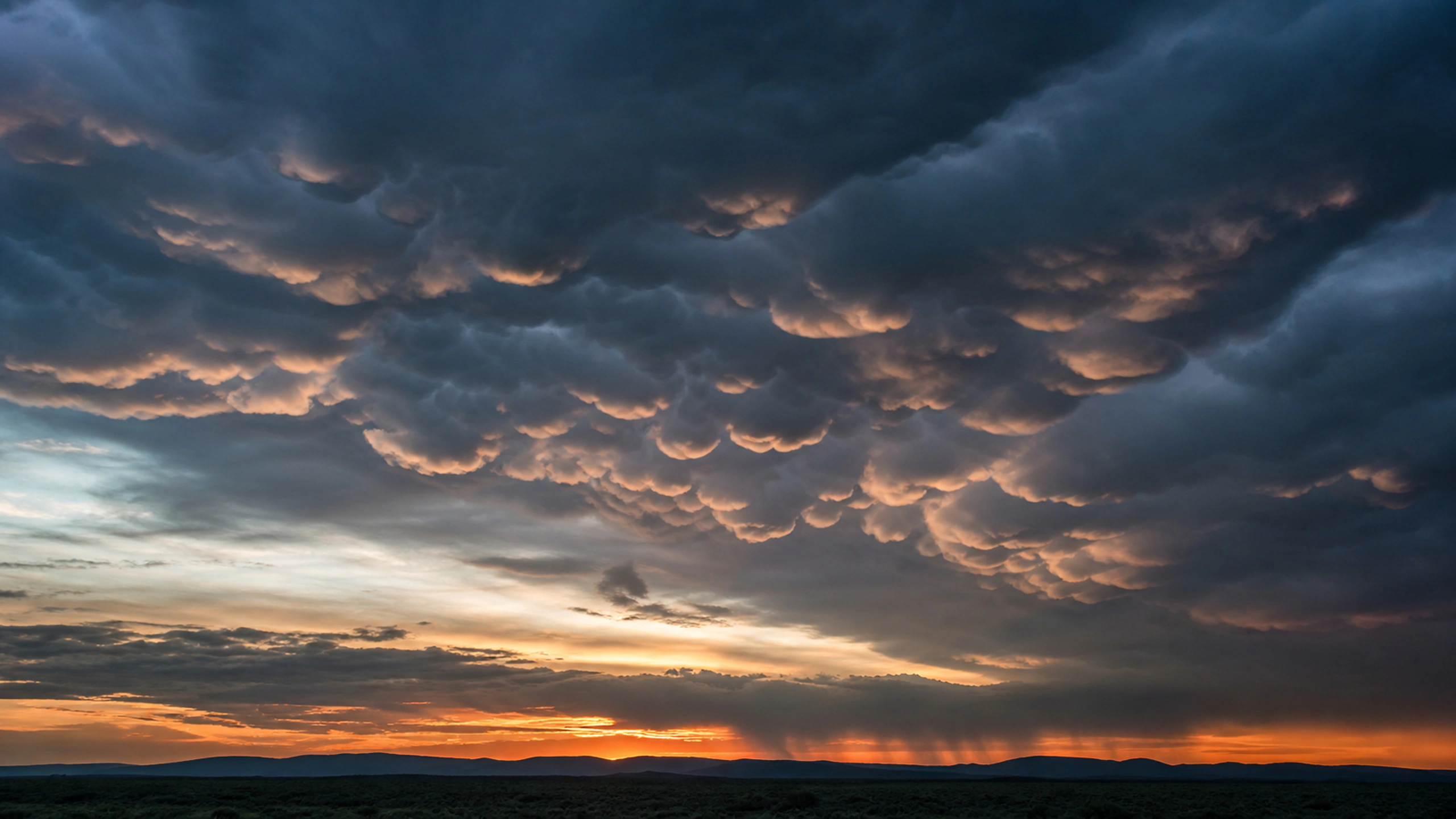 Mammatus Afterglow original 4K sky clouds wallpaper